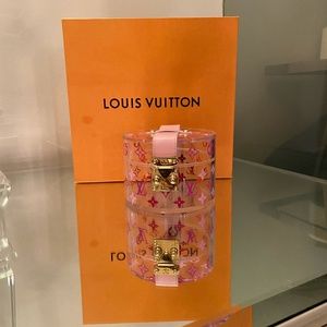 Louis Vuitton  BOX SCOTT
